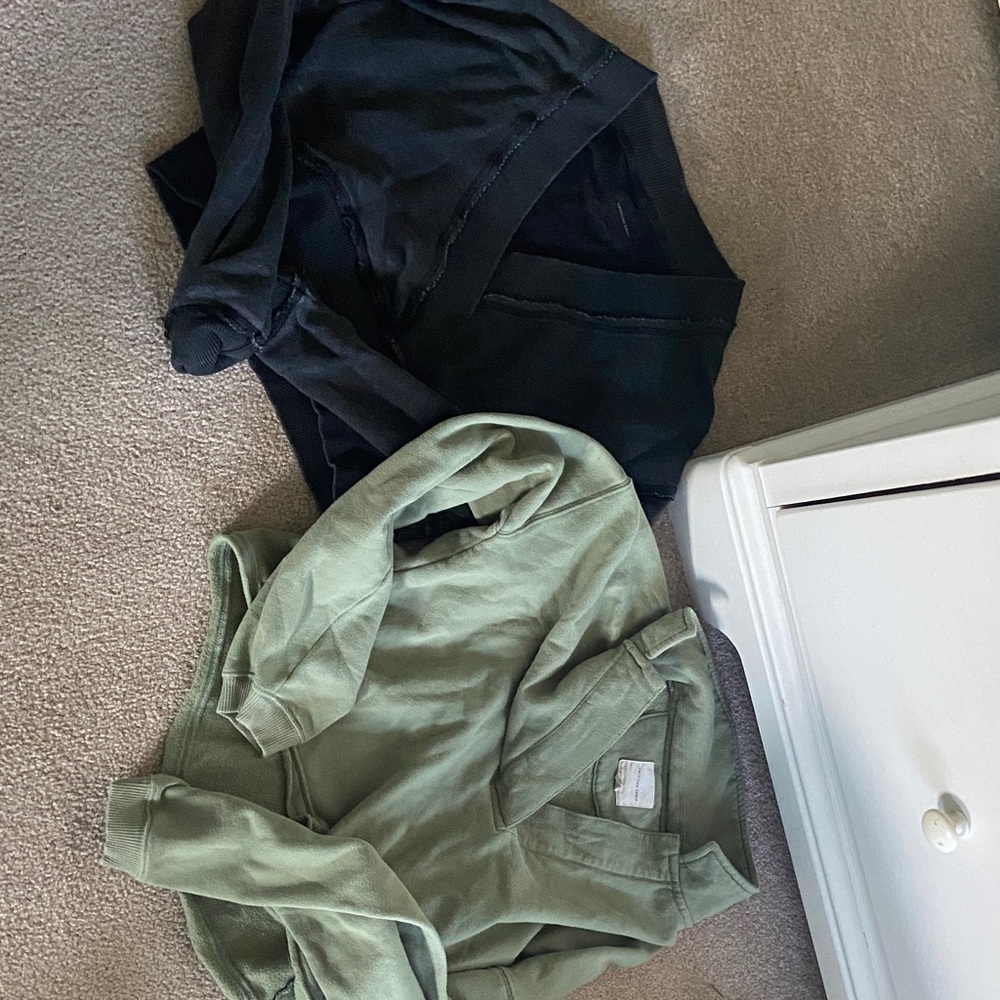 Green and Black Cropped Pullover American Eagle Sweatshirt